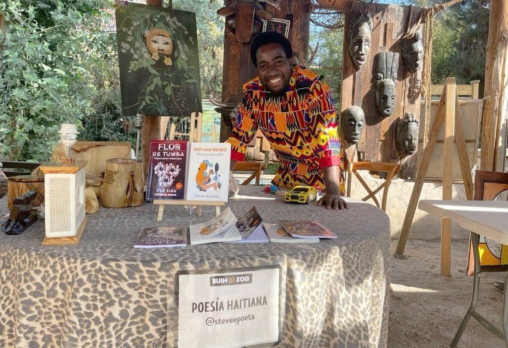 Stevenson Jacques en Buin-zoo Stevenson Jacques presentando sus libros en Buin-Zoo