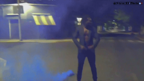 Sobre Mi 11 GIF de Steve el poeta actuando en un video de poemas